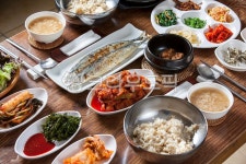 보리밥정식, 보리밥, 백반, 한식, 생선구이, 사진,이미지,일러스트,캘리그라피 - 미미스튜디오작가 크라우드픽 - 저작권 걱정 없는 상업용 이미지
