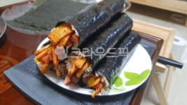 김밥, 어묵김밥, 그릇, 도마, 요리, 사진,이미지,일러스트,캘리그라피 - 퍼더덕작가 크라우드픽 - 저작권 걱정 없는 상업용 이미지