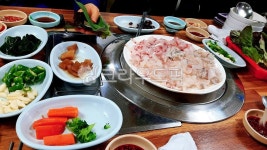 라희식당&초장집 | 회, 횟집, 초장집, 식당, 음식, 사진,이미지,일러스트,캘리그라피 - 연두빛사랑찾아작가 크라우드픽 - 저작권 걱정 없는 상업용 이미지