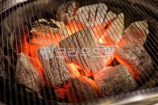 숯불, 고기숯불, 참숯, 숯불구이, 불씨, 사진,이미지,일러스트,캘리그라피 - 만이작가 크라우드픽 - 저작권 걱정 없는 상업용 이미지