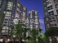 저녁풍경, 야경, 아파트, 양산아파트, 이지더원, 사진,이미지,일러스트,캘리그라피 - Nseoji11작가 크라우드픽 - 저작권 걱정 없는 상업용 이미지