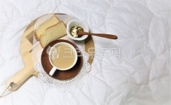 커피, 모닝커피, 아침식사, 브런치, 커피와빵, 사진,이미지,일러스트,캘리그라피 - 핑크나비작가 크라우드픽 - 저작권 걱정 없는 상업용 이미지