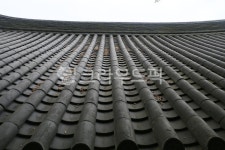 기와지붕, 가을, 낙엽, 패턴, 기도, 사진,이미지,일러스트,캘리그라피 - Nggachii작가 크라우드픽 - 저작권 걱정 없는 상업용 이미지