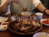 사람, 인간, 족발, 야식, 먹다, 사진,이미지,일러스트,캘리그라피 - 먹보보리작가 크라우드픽 - 저작권 걱정 없는 상업용 이미지