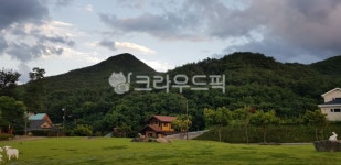 산, 풍경, 자연, 넓은뜰, 집, 사진,이미지,일러스트,캘리그라피 - ing3511작가 크라우드픽 - 저작권 걱정 없는 상업용 이미지