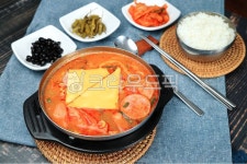 부대찌개, 김치, 우동, 찌개, 공기밥, 사진,이미지,일러스트,캘리그라피 - gibb2mont작가 크라우드픽 - 저작권 걱정 없는 상업용 이미지