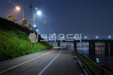 도로, road, 자전거도로, 한강산책로, 한강, 사진,이미지,일러스트,캘리그라피 - pobeelim1작가 크라우드픽 - 저작권 걱정 없는 상업용 이미지