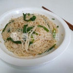 간장국수, 소면요리, 비빔국수, 국수, 부추, 사진,이미지,일러스트,캘리그라피 - Nyunc1201작가 크라우드픽 - 저작권 걱정 없는 상업용 이미지