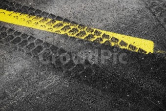 스키드마크, 블랙마크, 타이어자국, 중앙선침범, 중앙선, 사진,이미지,일러스트,캘리그라피 - HGV작가 크라우드픽 - 저작권 걱정 없는 상업용 이미지