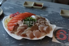 회, 수산시장, 노량진수산시장, 노량진, 연어, 사진,이미지,일러스트,캘리그라피 - 산타고라니작가 크라우드픽 - 저작권 걱정 없는 상업용 이미지