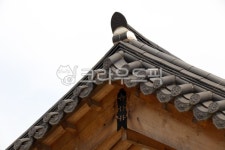 옥외, outdoors, 지붕, 나무, 기와, 사진,이미지,일러스트,캘리그라피 - pixokorea작가 크라우드픽 - 저작권 걱정 없는 상업용 이미지