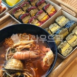 전복김밥, 해물라면, 새우김밥, 김밥, 분식, 사진,이미지,일러스트,캘리그라피 - 희힛작가 크라우드픽 - 저작권 걱정 없는 상업용 이미지