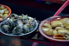 시장, 어시장, 신선한, 조개, 소라, 사진,이미지,일러스트,캘리그라피 - fm규니작가 크라우드픽 - 저작권 걱정 없는 상업용 이미지