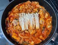 닭갈비, 닭고기, 국물닭갈비, 국물, 매콤한, 사진,이미지,일러스트,캘리그라피 - 먹방작가 크라우드픽 - 저작권 걱정 없는 상업용 이미지