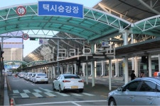 영업용, 택시, 승강장, 대기중, 승객, 사진,이미지,일러스트,캘리그라피 - 양기리작가 크라우드픽 - 저작권 걱정 없는 상업용 이미지