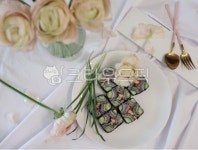 김밥, 태극김밥, 꽃, 이색김밥, 푸드, 사진,이미지,일러스트,캘리그라피 - 뷰로니작가 크라우드픽 - 저작권 걱정 없는 상업용 이미지