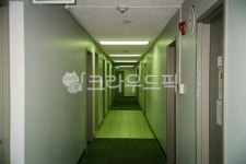 corridor, 복도, flooring, 바닥, 필름카메라, 사진,이미지,일러스트,캘리그라피 - 도봉작가 크라우드픽 - 저작권 걱정 없는 상업용 이미지