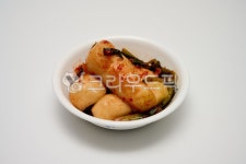 맛때려총각버전 | 김치, 총각김치, 누끼, 매운맛, 반찬, 사진,이미지,일러스트,캘리그라피 - Ntnm-studio작가 크라우드픽 - 저작권 걱정 없는 상업용 이미지