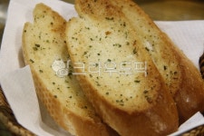 bread, 빵, food, 음식, 바게뜨, 사진,이미지,일러스트,캘리그라피 - 슈렉작가 크라우드픽 - 저작권 걱정 없는 상업용 이미지