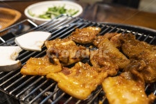 숯불구이, 양념삼겹살, 화로구이, 삼겹살, 한식, 사진,이미지,일러스트,캘리그라피 - 다정금지작가 크라우드픽 - 저작권 걱정 없는 상업용 이미지