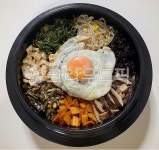 돌솥비빔밥, 가마솥비빔밥, 비빔, 쌀밥, 밥, 사진,이미지,일러스트,캘리그라피 - 먹방작가 크라우드픽 - 저작권 걱정 없는 상업용 이미지