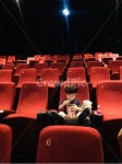 극장, 아이, 남자아이, 영화관람, 의자, 사진,이미지,일러스트,캘리그라피 - Nduqrlssa2작가 크라우드픽 - 저작권 걱정 없는 상업용 이미지