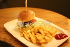 음식, burger, 버거, 햄버거, 감자튀김, 사진,이미지,일러스트,캘리그라피 - Njjajangbob작가 크라우드픽 - 저작권 걱정 없는 상업용 이미지