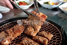 갈비, 돼지고기, 돼지, 돼지갈비, 갈비숯불구이, 사진,이미지,일러스트,캘리그라피 - 미미스튜디오작가 크라우드픽 - 저작권 걱정 없는 상업용 이미지
