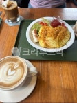 카페, 브런치, 베이커리, 커피, 카페라떼, 사진,이미지,일러스트,캘리그라피 - 윤뚱작가 크라우드픽 - 저작권 걱정 없는 상업용 이미지