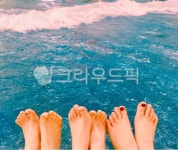 발, 발가락, 사람, 친구, 바다, 사진,이미지,일러스트,캘리그라피 - Nbin1810작가 크라우드픽 - 저작권 걱정 없는 상업용 이미지