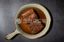 우판몽생갈비;생고기 | 음식, 소고기, 생고기, 소갈비, 생갈비, 사진,이미지,일러스트,캘리그라피 - 메라키스튜디오작가 크라우드픽 - 저작권 걱정 없는 상업용 이미지