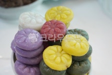 백일떡, 색동떡, 꽃떡, 꽃잎떡, 백일잔치, 사진,이미지,일러스트,캘리그라피 - Njwandme작가 크라우드픽 - 저작권 걱정 없는 상업용 이미지