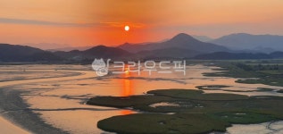 붉은하늘, 일몰, 자연, 낙조, 석양, 사진,이미지,일러스트,캘리그라피 - 봄으로가는길작가 크라우드픽 - 저작권 걱정 없는 상업용 이미지