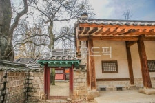 서울, 명륜동, 성균관, 유림회관, 안마당, 사진,이미지,일러스트,캘리그라피 - imlover작가 크라우드픽 - 저작권 걱정 없는 상업용 이미지
