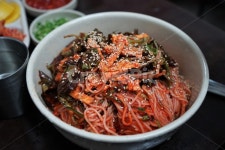음식, 국수, 비빔국수, 장수, 고추장, 사진,이미지,일러스트,캘리그라피 - hys작가 크라우드픽 - 저작권 걱정 없는 상업용 이미지