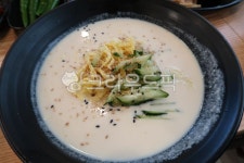 콩국수, 사발, 오이, 지단, 한식, 사진,이미지,일러스트,캘리그라피 - 홍꽃작가 크라우드픽 - 저작권 걱정 없는 상업용 이미지