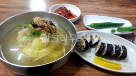 국수, 김밥, 분식음식, 잔치국수, 한국음식, 사진,이미지,일러스트,캘리그라피 - 팔순이작가 크라우드픽 - 저작권 걱정 없는 상업용 이미지