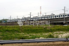 지하철, 전철, 기차, 선로, 철길, 사진,이미지,일러스트,캘리그라피 - Deep bLUE작가 크라우드픽 - 저작권 걱정 없는 상업용 이미지