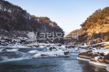 겨울, 겨울강, 한탄강, 물윗길, 트래킹, 사진,이미지,일러스트,캘리그라피 - 박백곰작가 크라우드픽 - 저작권 걱정 없는 상업용 이미지