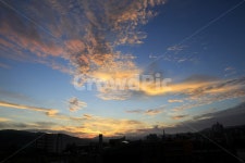 하늘, 구름, 노을, 해넘이, 가을, 사진,이미지,일러스트,캘리그라피 - 솔나무작가 크라우드픽 - 저작권 걱정 없는 상업용 이미지