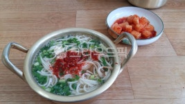 잔치국수, 깍두기, 냄비국수, 음식, food, 사진,이미지,일러스트,캘리그라피 - 아일랜드작가 크라우드픽 - 저작권 걱정 없는 상업용 이미지