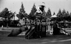 놀이터, 흑백사진, 필름사진, 감성사진, playground, 사진,이미지,일러스트,캘리그라피 - Jakefilm작가 크라우드픽 - 저작권 걱정 없는... 