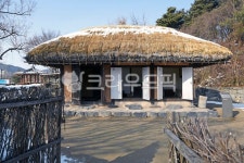 초가삼간, 외암민속마을, 외암마을, 눈, 겨울, 사진,이미지,일러스트,캘리그라피 - Deep bLUE작가 크라우드픽 - 저작권 걱정 없는 상업용 이미지