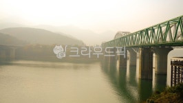 다리, 안개, 길, 도로, 호수, 사진,이미지,일러스트,캘리그라피 - 연산작가 크라우드픽 - 저작권 걱정 없는 상업용 이미지