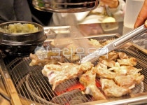 닭갈비, 숯불닭갈비, 닭요리, 닭고기, 음식, 사진,이미지,일러스트,캘리그라피 - 제주작은미소작가 크라우드픽 - 저작권 걱정 없는 상업용 이미지