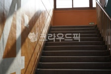 학교, 실내, 건물, 건축, 계단, 사진,이미지,일러스트,캘리그라피 - pb이로작가 크라우드픽 - 저작권 걱정 없는 상업용 이미지