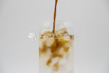 아메리카노, 커피, 아이스, 얼음, 카페, 사진,이미지,일러스트,캘리그라피 - Jerom작가 크라우드픽 - 저작권 걱정 없는 상업용 이미지