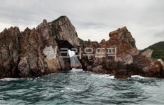 파도, 흐림, 돌섬, 암초, sea, 사진,이미지,일러스트,캘리그라피 - 쫀득쫀득작가 크라우드픽 - 저작권 걱정 없는 상업용 이미지