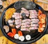 솥뚜껑삼겹살, 돼지고기, 돼지, 고기, 육류, 사진,이미지,일러스트,캘리그라피 - 먹방작가 크라우드픽 - 저작권 걱정 없는 상업용 이미지