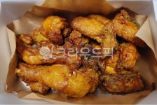 후라이드치킨, 후라이드통닭, 통닭, 치킨, 구운통닭, 사진,이미지,일러스트,캘리그라피 - 먹방작가 크라우드픽 - 저작권 걱정 없는 상업용 이미지